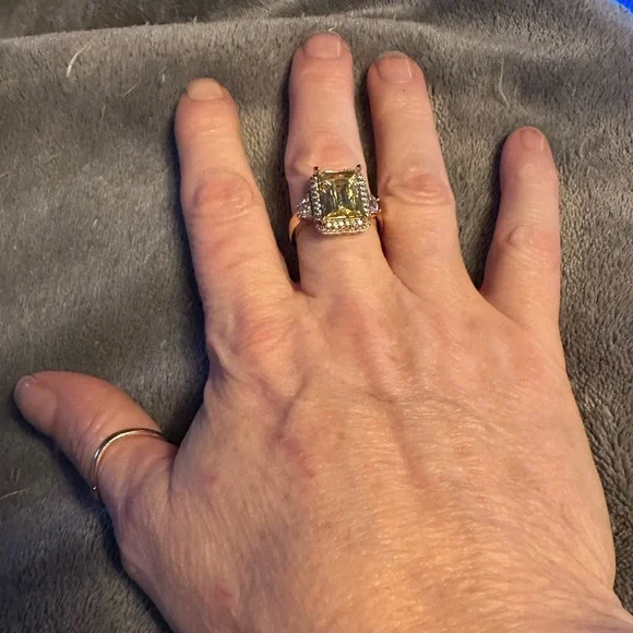 Gorgeous Tycoon brand emerald cut CZ yellow diamond ring - Picture 11 of 13